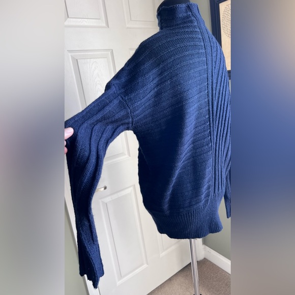 The Fifth Label women’s mockneck navy blue sweater. EUC size S - Picture 6 of 11